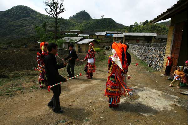 traditional clothes of lolo